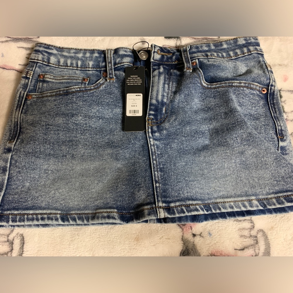 Never worn before mini fashions nova skirt!💕